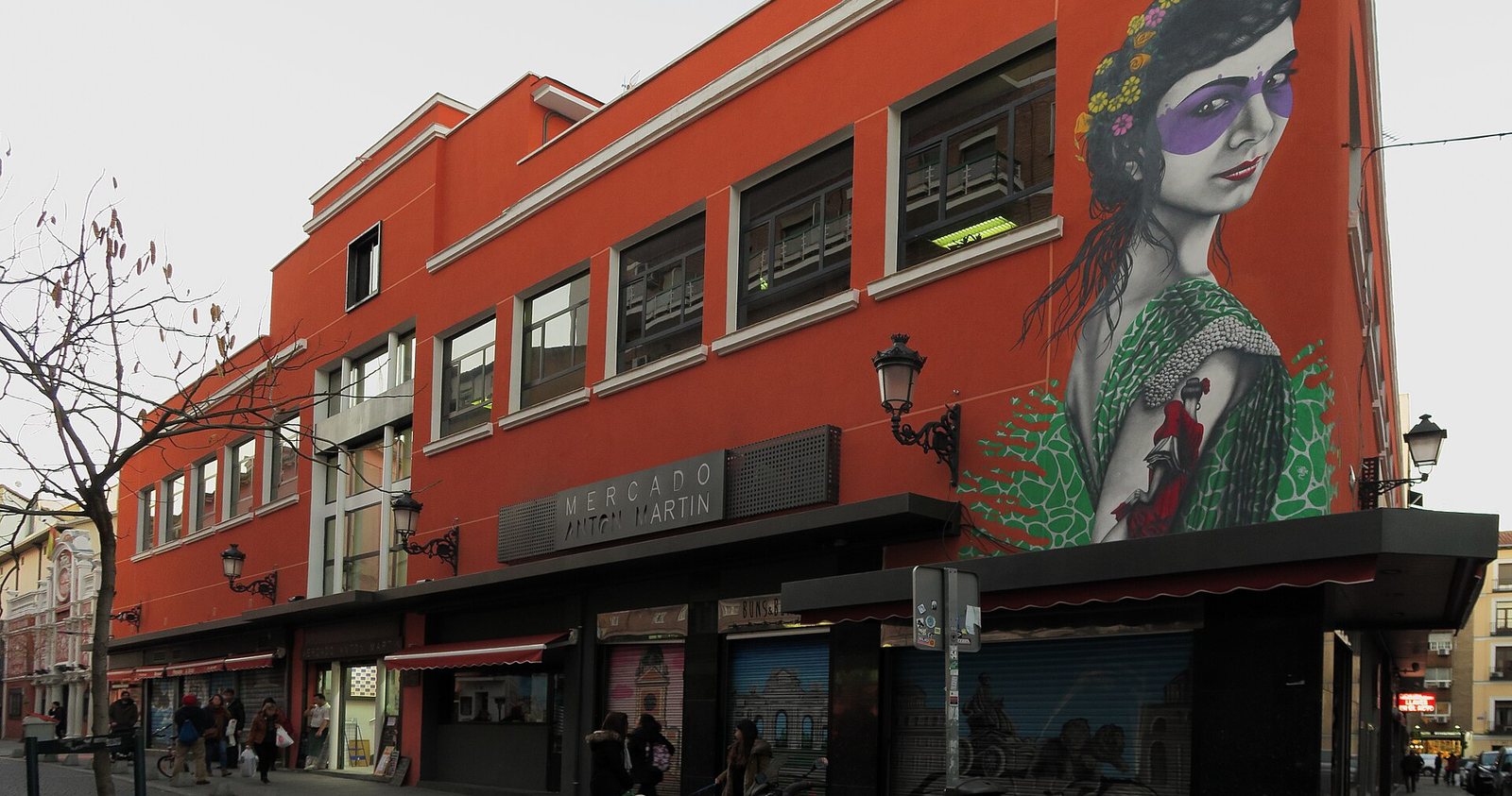 Fachada del Mercado de Antón Martín en la calle de Santa Isabel